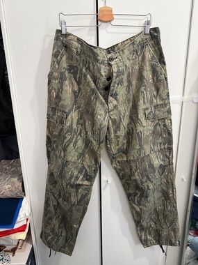 Amazon Men's woodline Cargo Pants - Olive